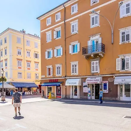 Apartment Main Street